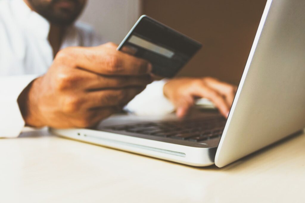 7 Tips to Try for an Effective E-commerce Strategy