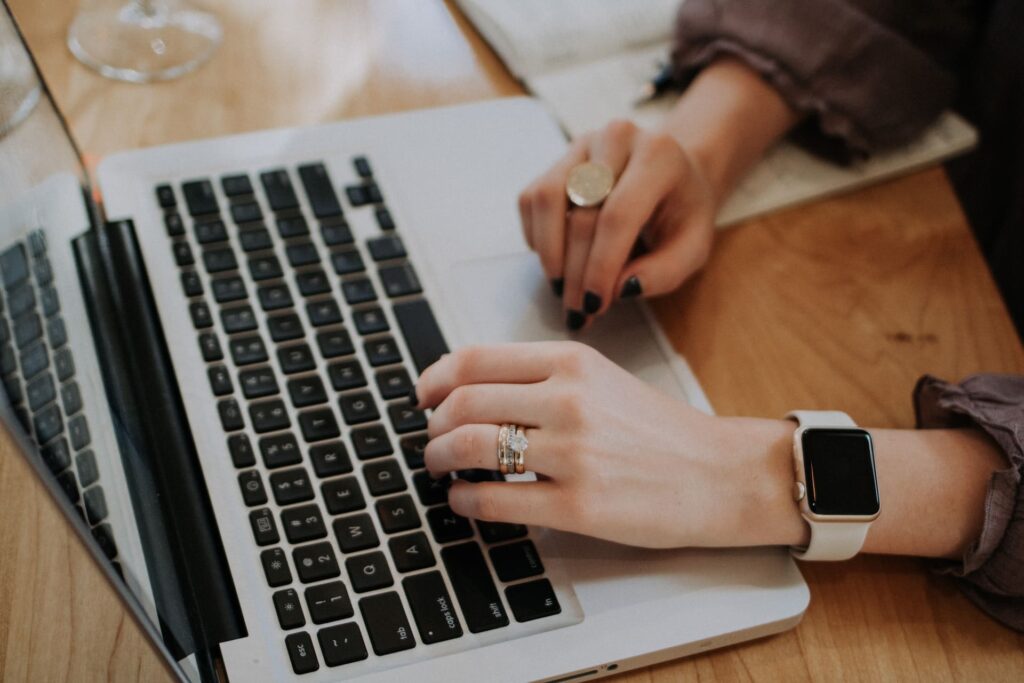 Utilising Chatbot Technology for SMEs: Enhance Customer Service and Drive Sales